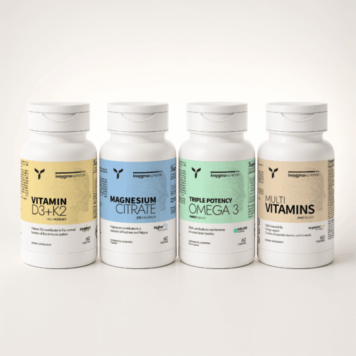 Frascos de suplementos nutricionais alinhados em fundo branco.